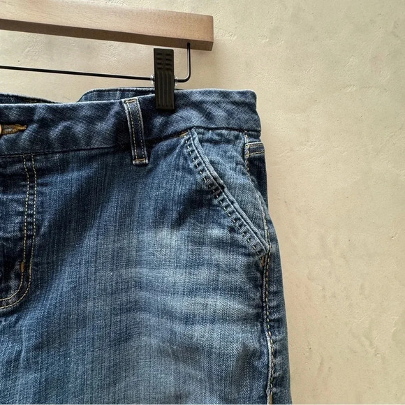 Lane Bryant || Women’s Stretch Bermuda Shorts Cuffed Dark Denim Size - Picture 3 of 7